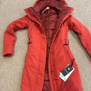Lululemon Apres It All Jacket, size 2，"red rock” color. brand new with tags!